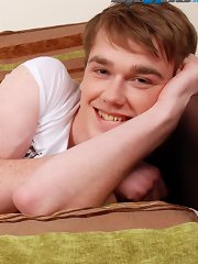 Soft sofa love-in turns into a hard raw twink-hole fucking